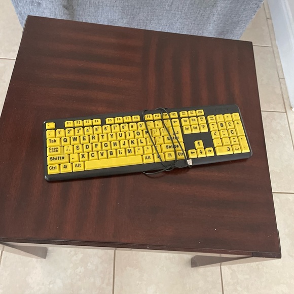 Computer keyboard - Picture 2 of 3